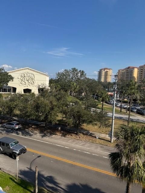 待售: $449,000 (1 贝兹, 1 浴室, 1027 平方英尺)