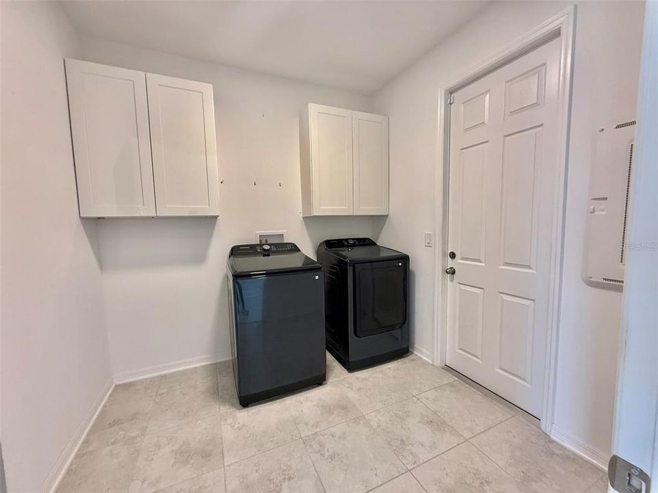 For Rent: $3,100 (5 beds, 3 baths, 3531 Square Feet)