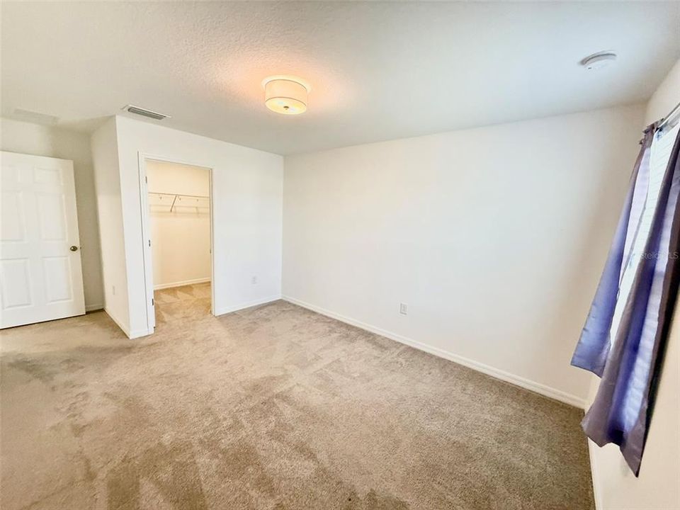 For Rent: $3,100 (5 beds, 3 baths, 3531 Square Feet)