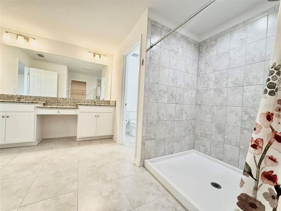 For Rent: $3,100 (5 beds, 3 baths, 3531 Square Feet)