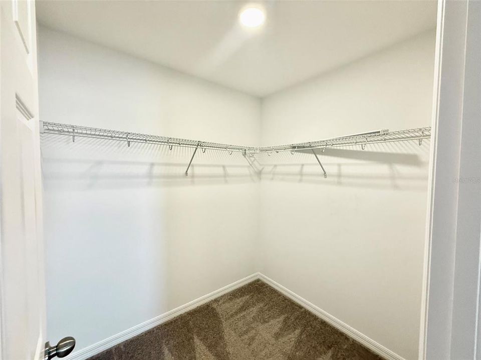 For Rent: $3,100 (5 beds, 3 baths, 3531 Square Feet)