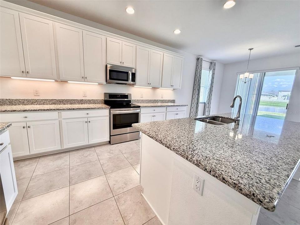 For Rent: $3,100 (5 beds, 3 baths, 3531 Square Feet)