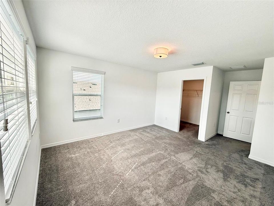 For Rent: $3,100 (5 beds, 3 baths, 3531 Square Feet)