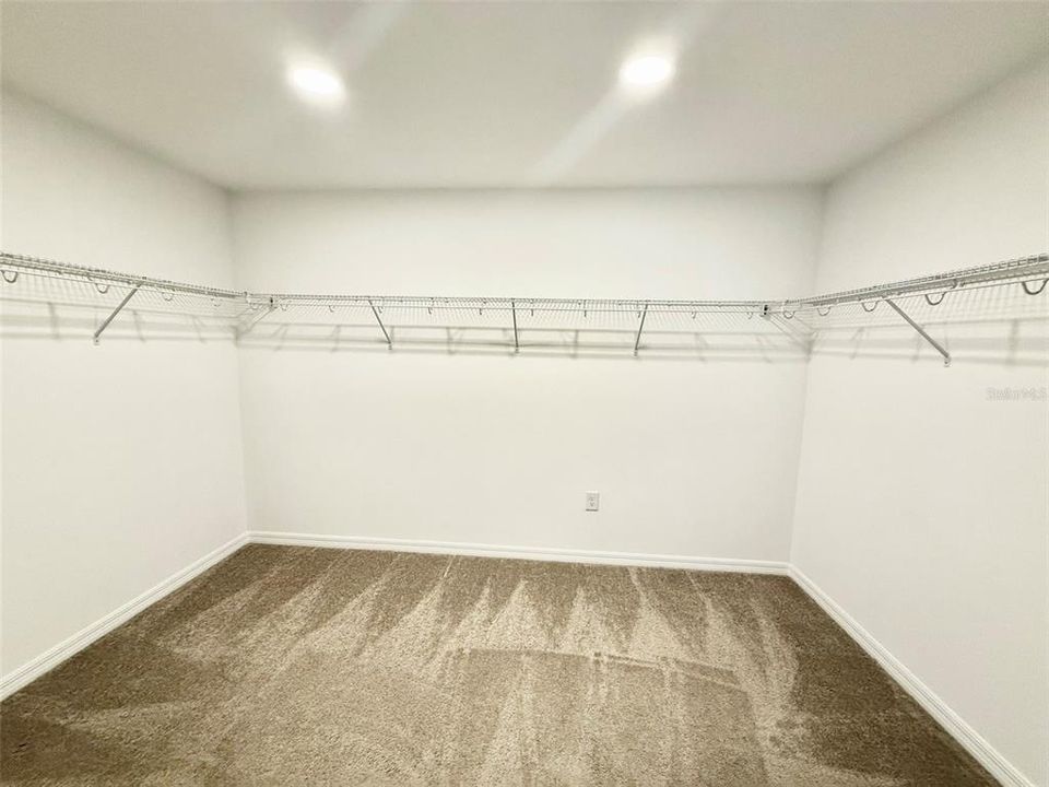 For Rent: $3,100 (5 beds, 3 baths, 3531 Square Feet)