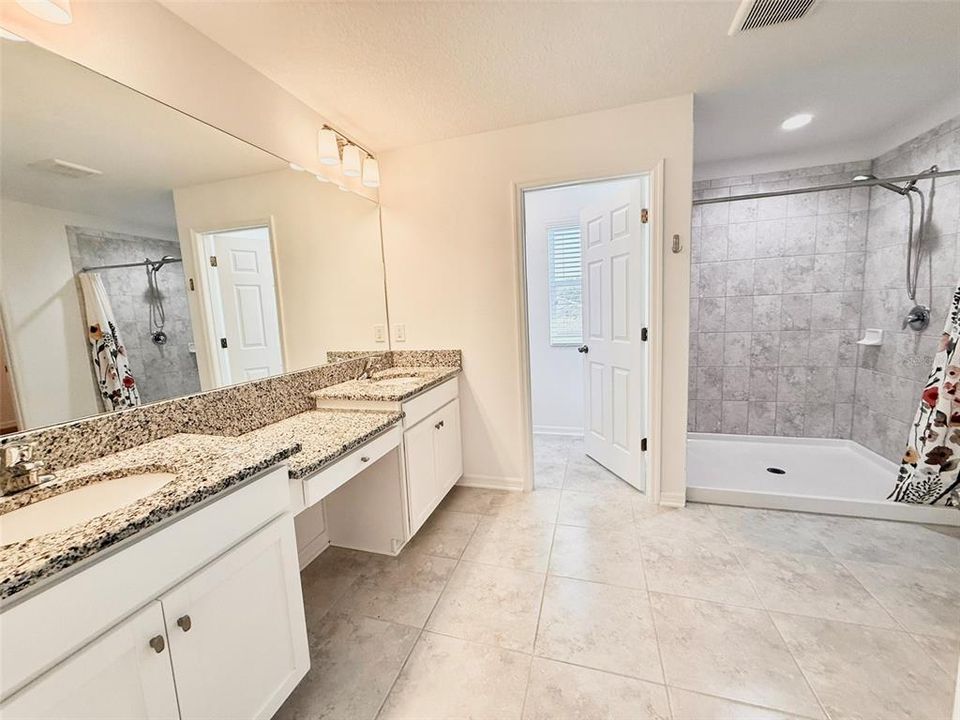 For Rent: $3,100 (5 beds, 3 baths, 3531 Square Feet)