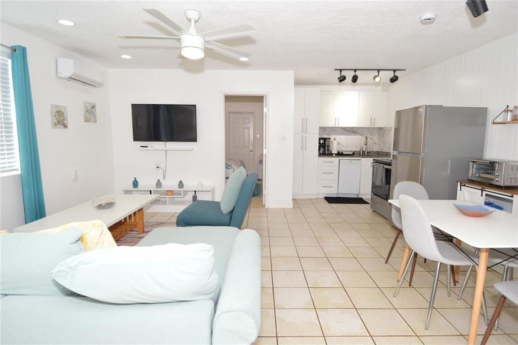 For Rent: $2,300 (1 beds, 1 baths, 625 Square Feet)