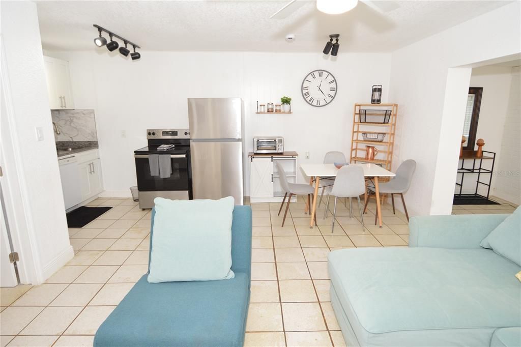 For Rent: $2,300 (1 beds, 1 baths, 625 Square Feet)