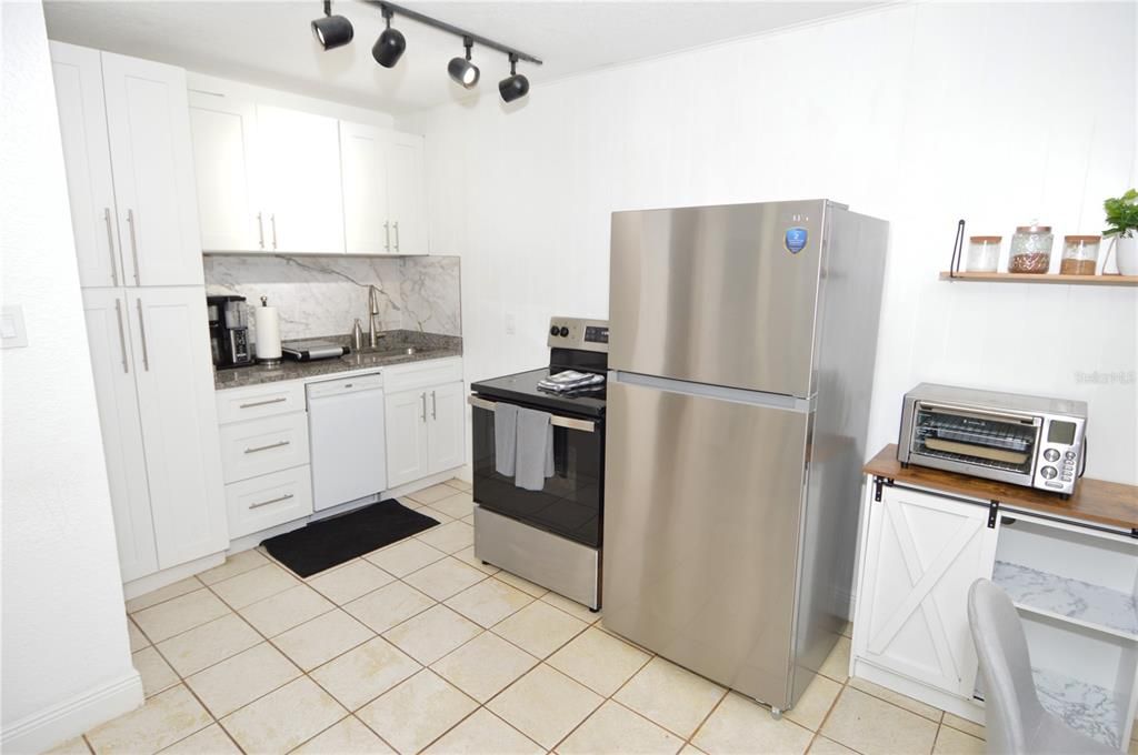 For Rent: $2,300 (1 beds, 1 baths, 625 Square Feet)