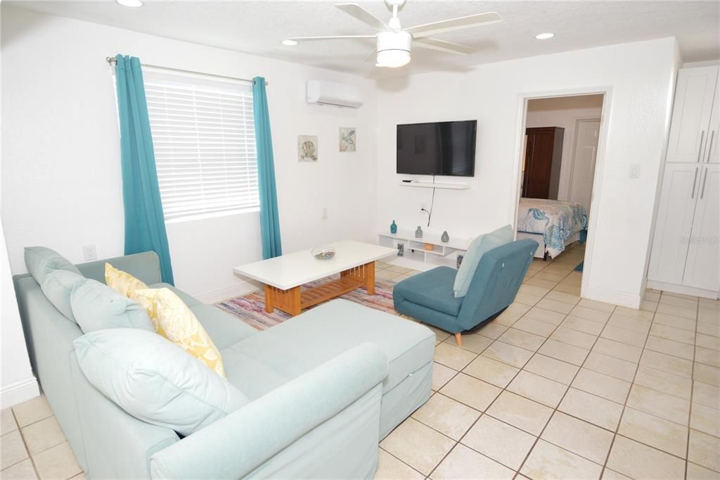 For Rent: $2,300 (1 beds, 1 baths, 625 Square Feet)