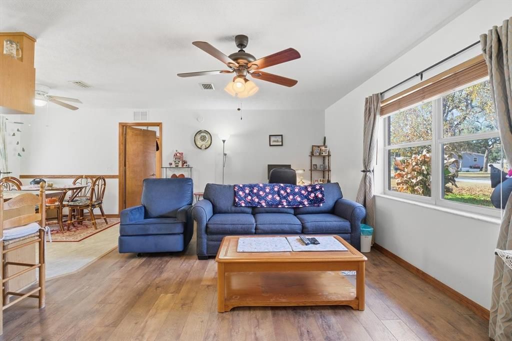 For Sale: $198,920 (2 beds, 2 baths, 1152 Square Feet)