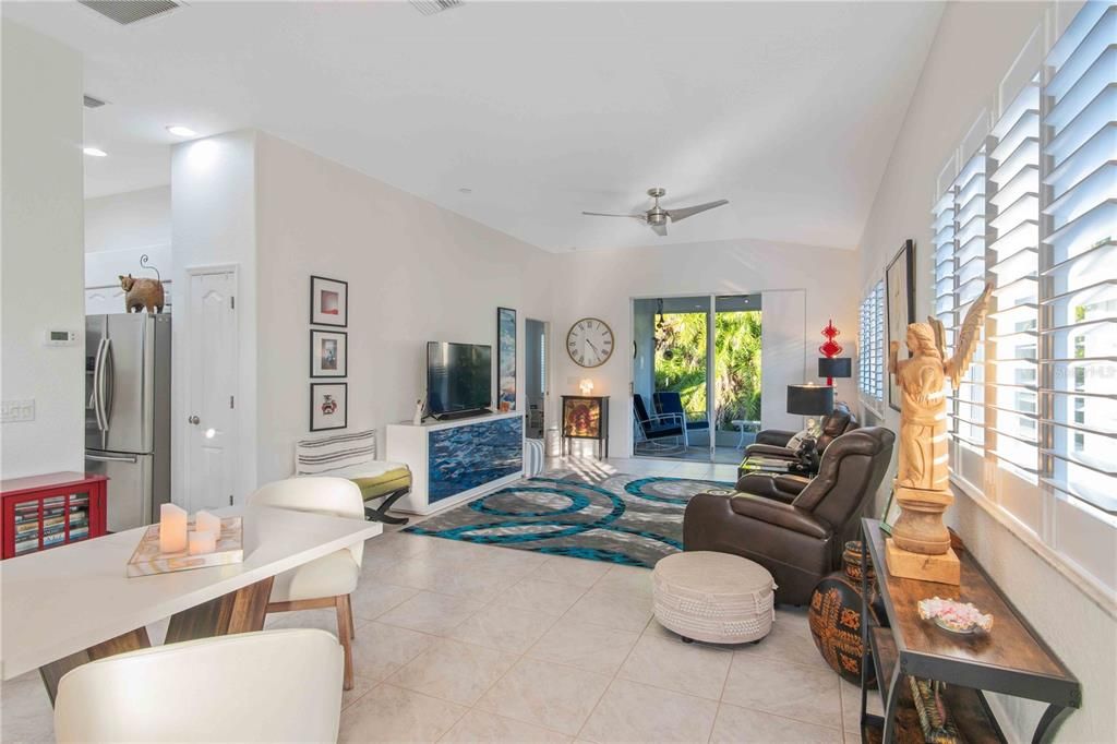 待售: $359,000 (2 贝兹, 2 浴室, 1437 平方英尺)