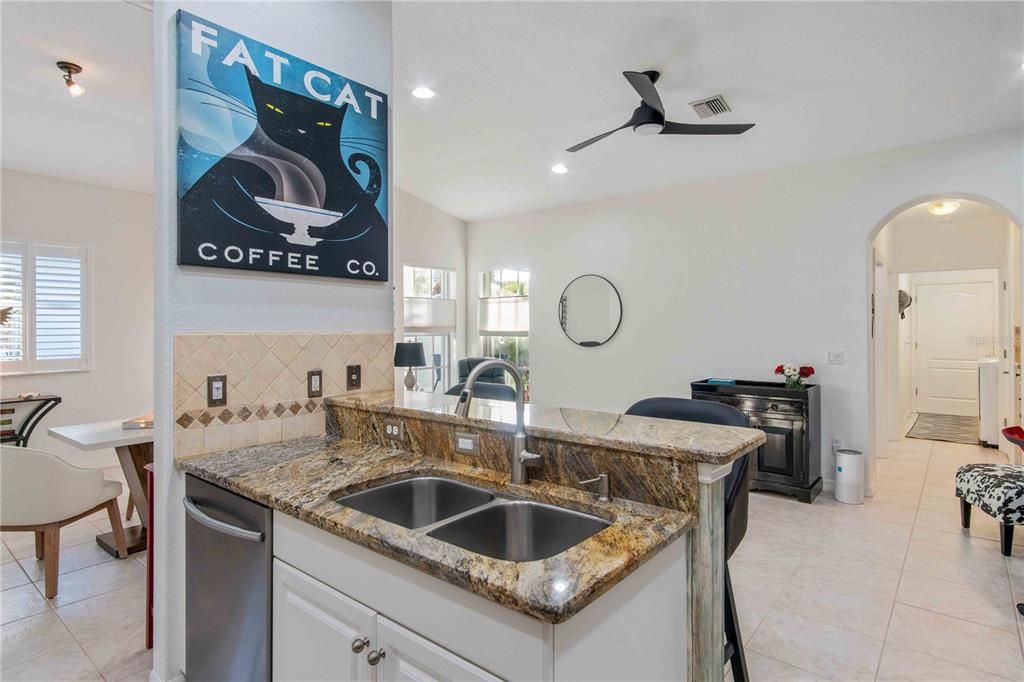 待售: $359,000 (2 贝兹, 2 浴室, 1437 平方英尺)