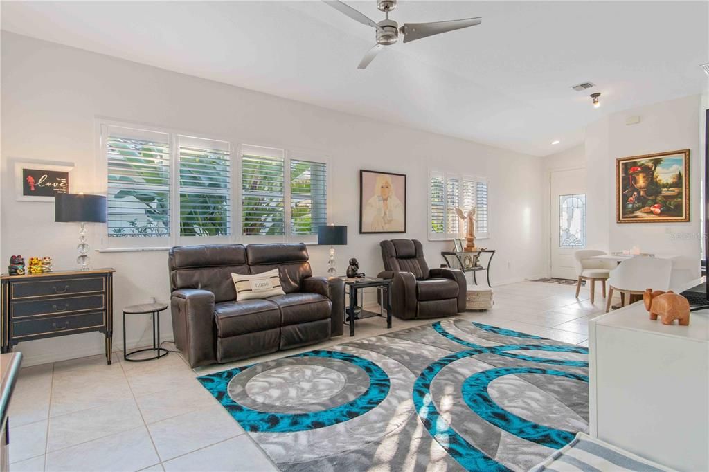 待售: $359,000 (2 贝兹, 2 浴室, 1437 平方英尺)