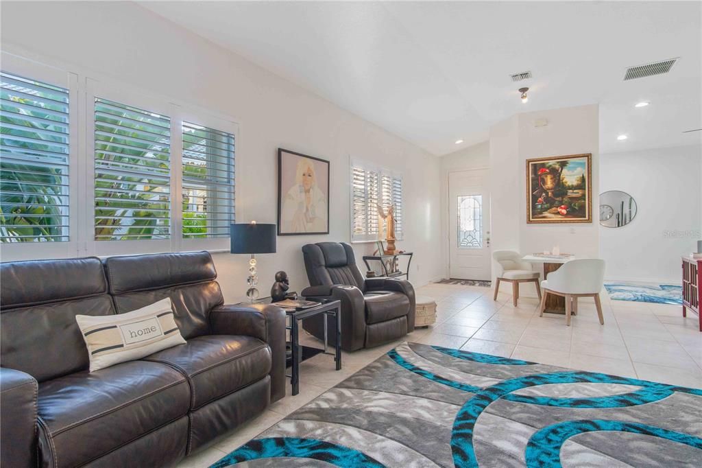 待售: $359,000 (2 贝兹, 2 浴室, 1437 平方英尺)