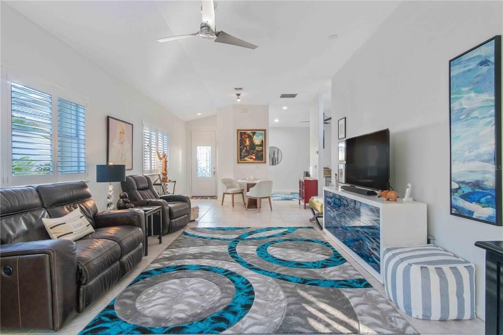 待售: $359,000 (2 贝兹, 2 浴室, 1437 平方英尺)