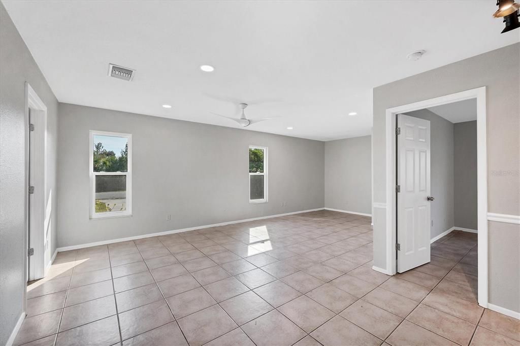 На продажу: $309,900 (4 спален, 0 ванн, 2016 Квадратных фут)