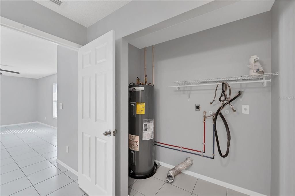 На продажу: $309,900 (4 спален, 0 ванн, 2016 Квадратных фут)