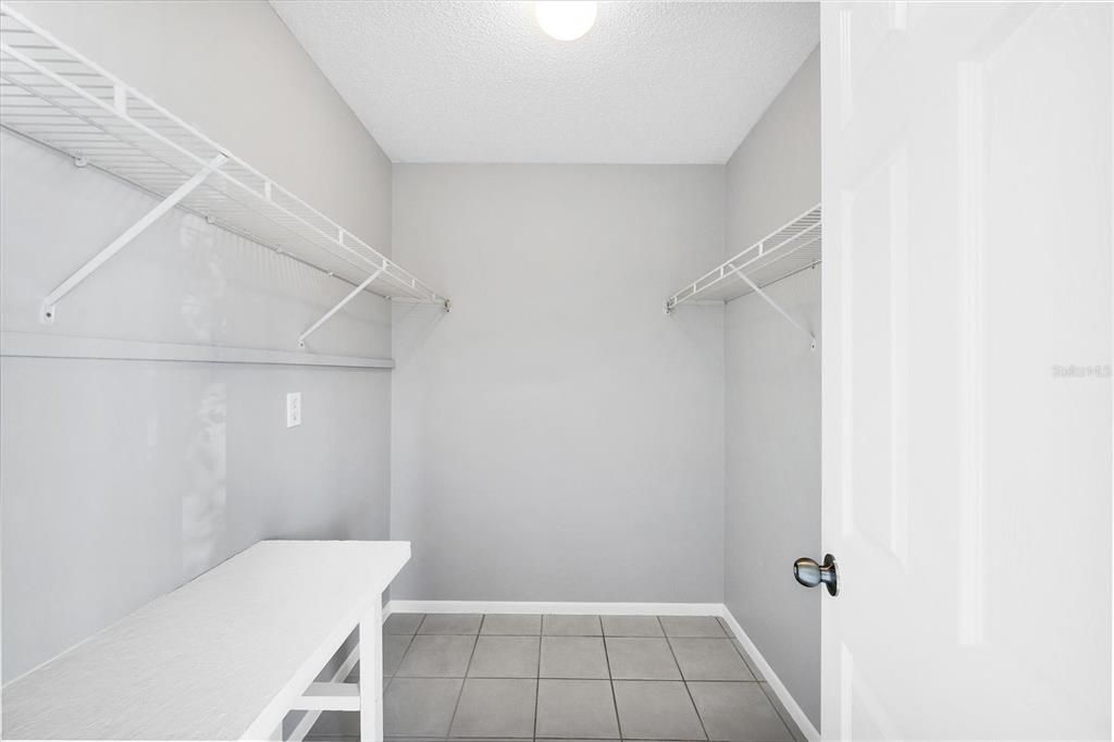 На продажу: $309,900 (4 спален, 0 ванн, 2016 Квадратных фут)