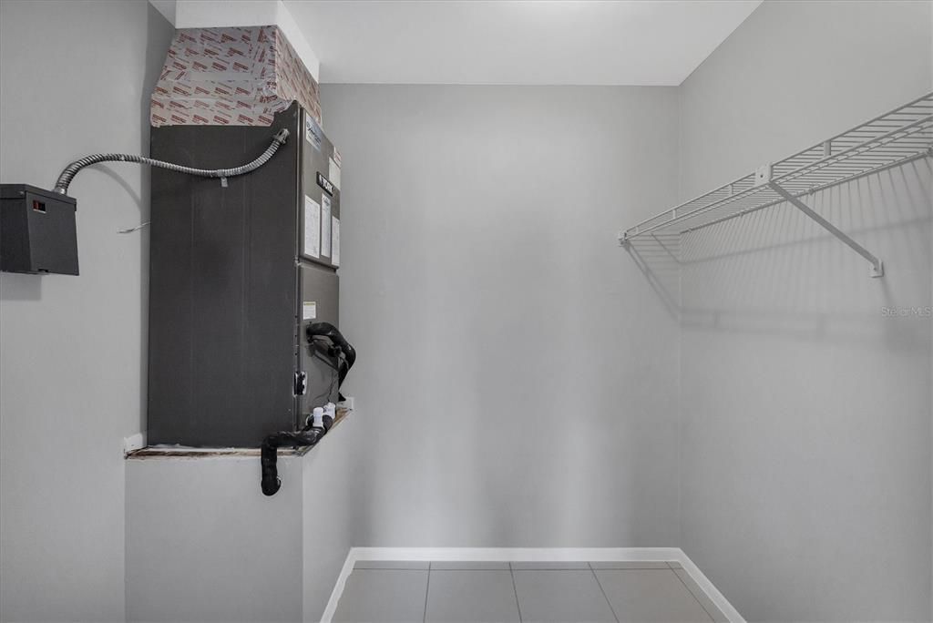 На продажу: $309,900 (4 спален, 0 ванн, 2016 Квадратных фут)