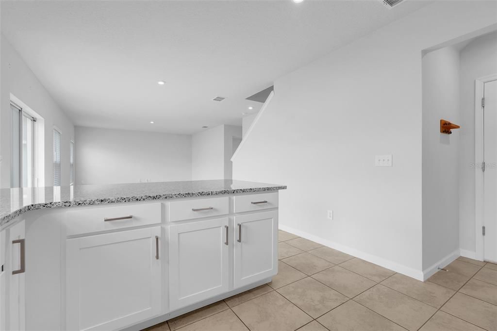 出租: $2,300 (4 贝兹, 2 浴室, 2232 平方英尺)