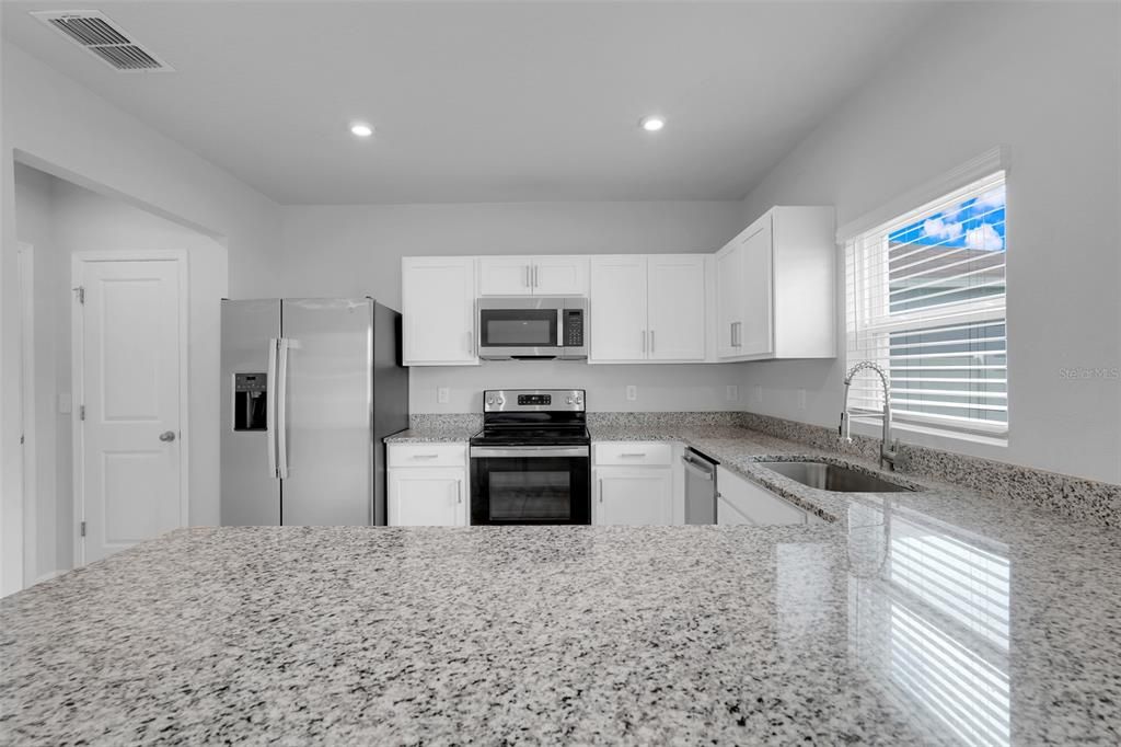 出租: $2,300 (4 贝兹, 2 浴室, 2232 平方英尺)