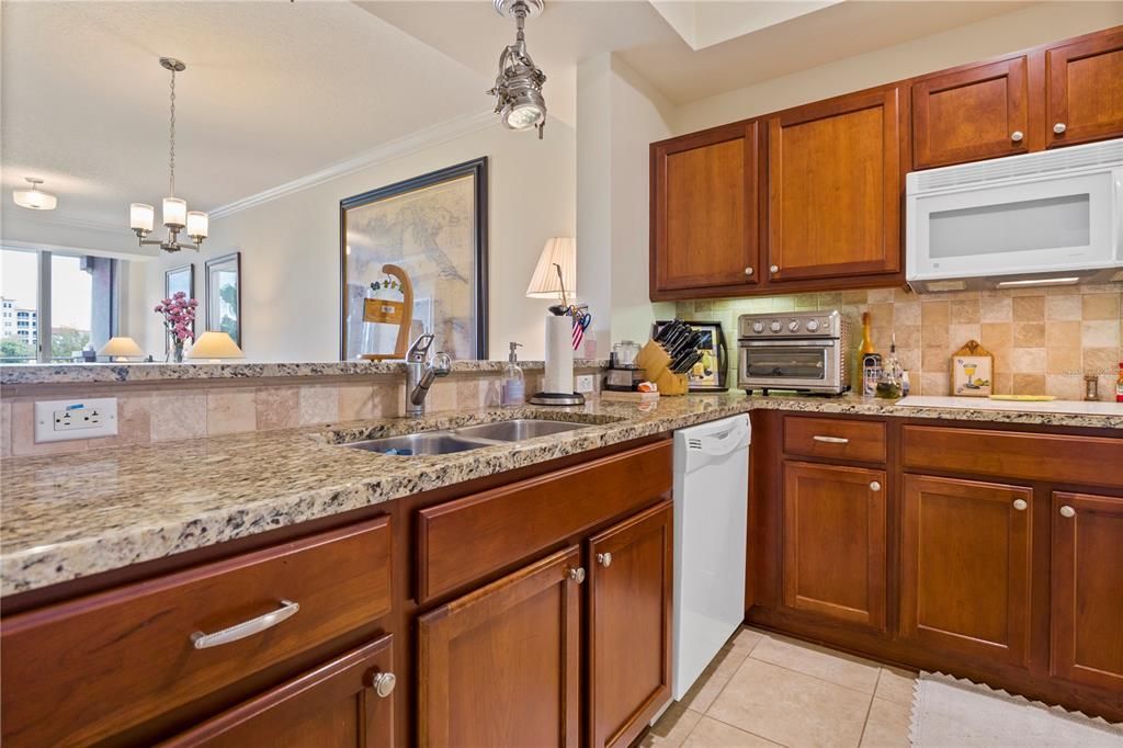 待售: $365,000 (2 贝兹, 2 浴室, 1351 平方英尺)