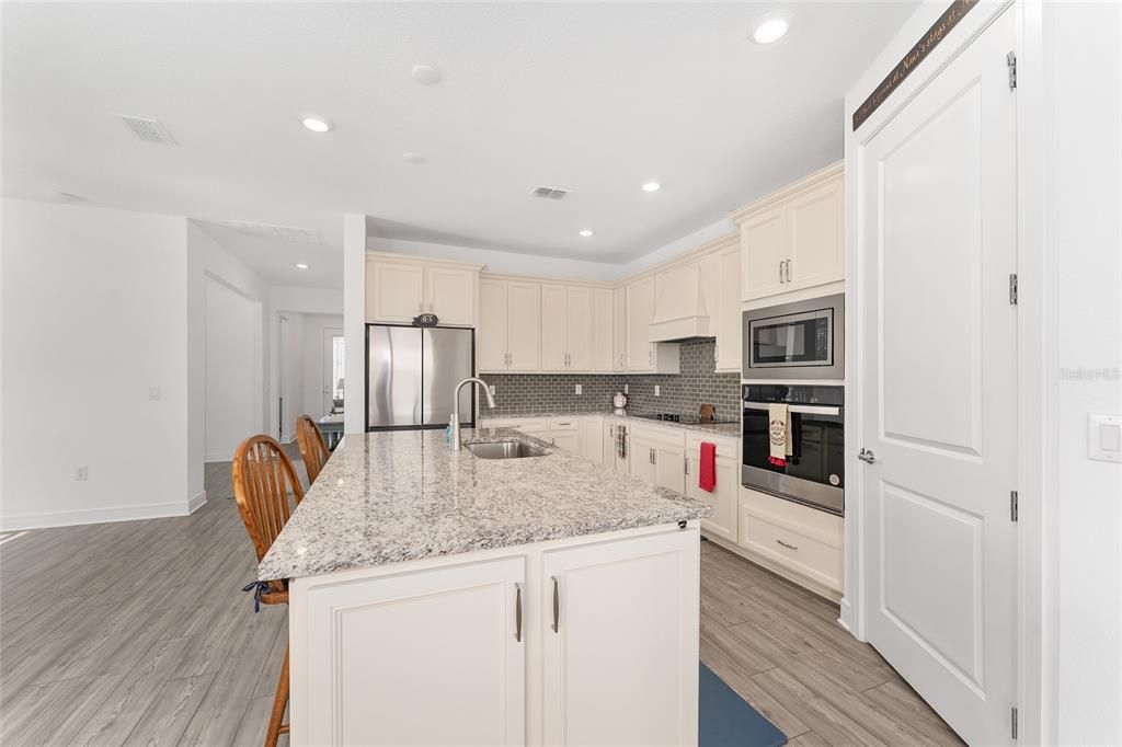 For Sale: $452,500 (3 beds, 2 baths, 2217 Square Feet)