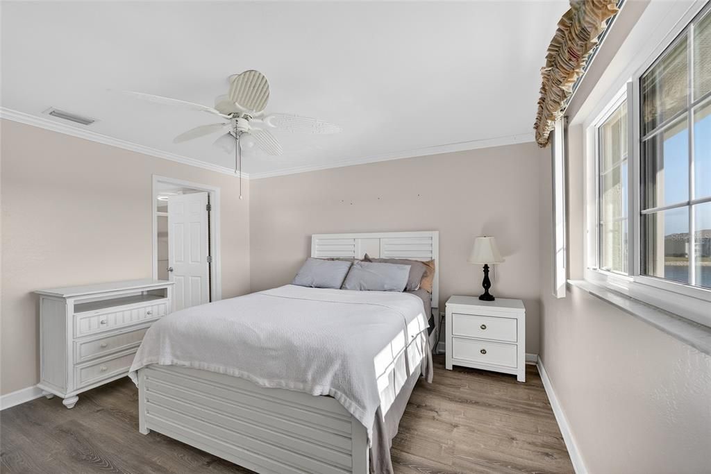 На продажу: $145,000 (2 спален, 2 ванн, 1044 Квадратных фут)