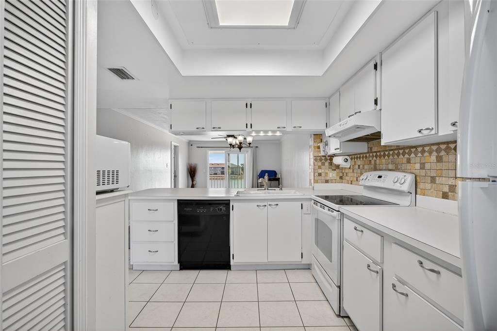 На продажу: $145,000 (2 спален, 2 ванн, 1044 Квадратных фут)