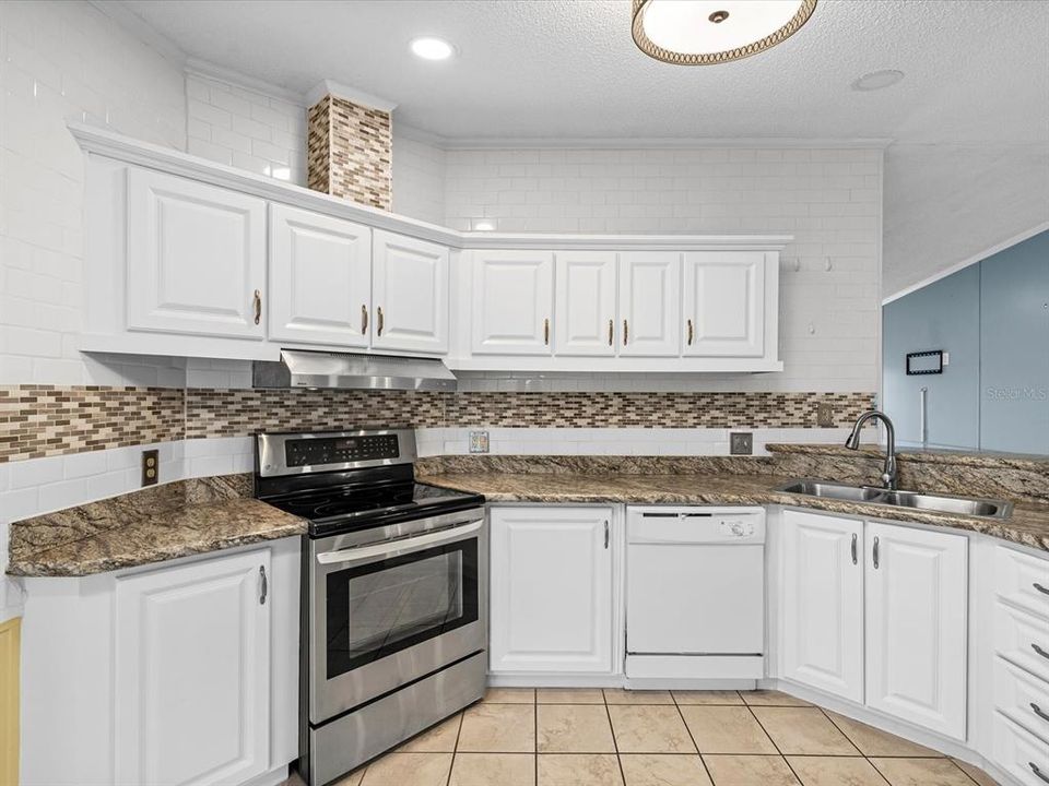 For Sale: $188,000 (2 beds, 2 baths, 1156 Square Feet)