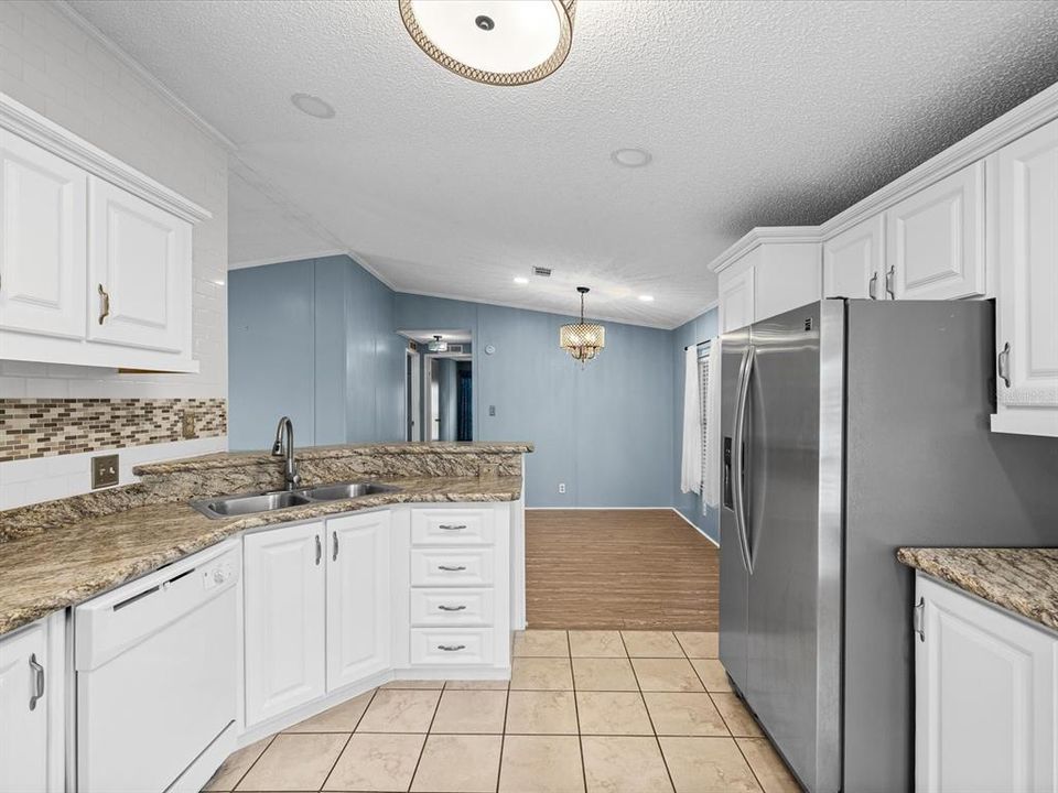 For Sale: $188,000 (2 beds, 2 baths, 1156 Square Feet)