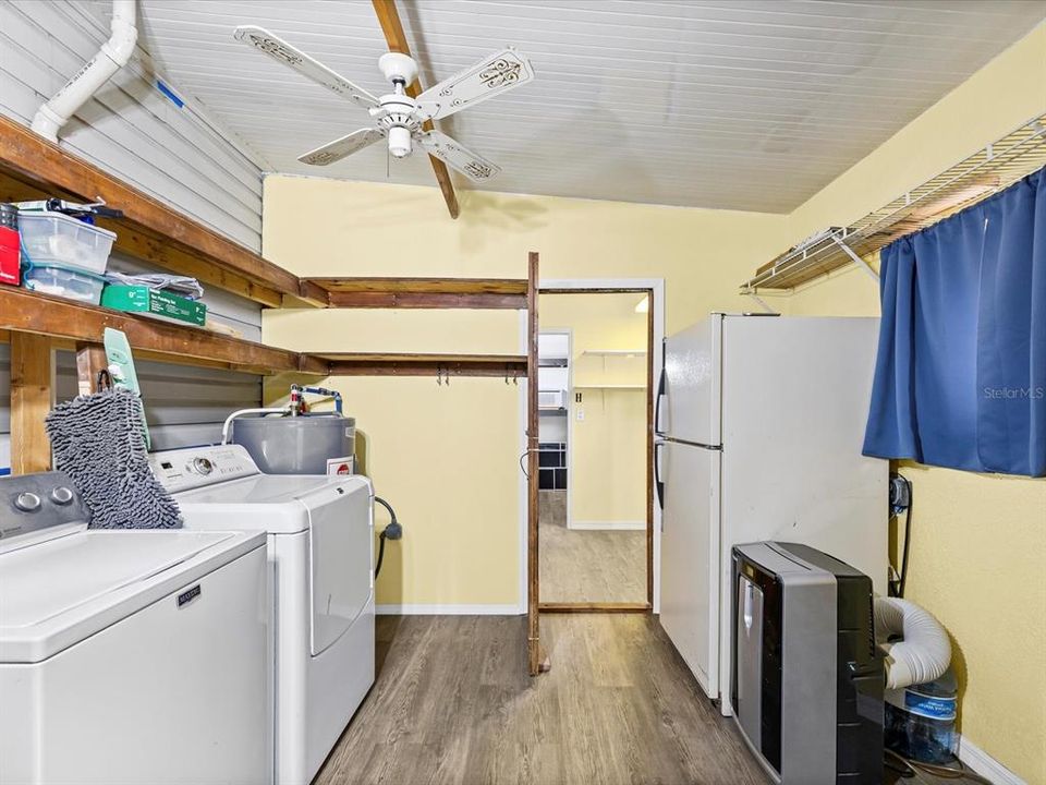 For Sale: $188,000 (2 beds, 2 baths, 1156 Square Feet)