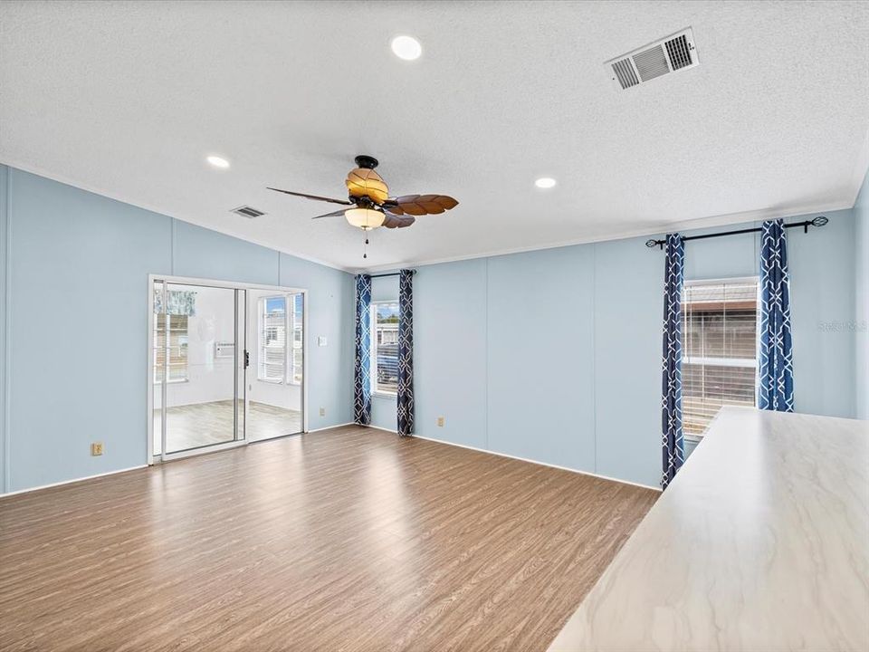 For Sale: $188,000 (2 beds, 2 baths, 1156 Square Feet)