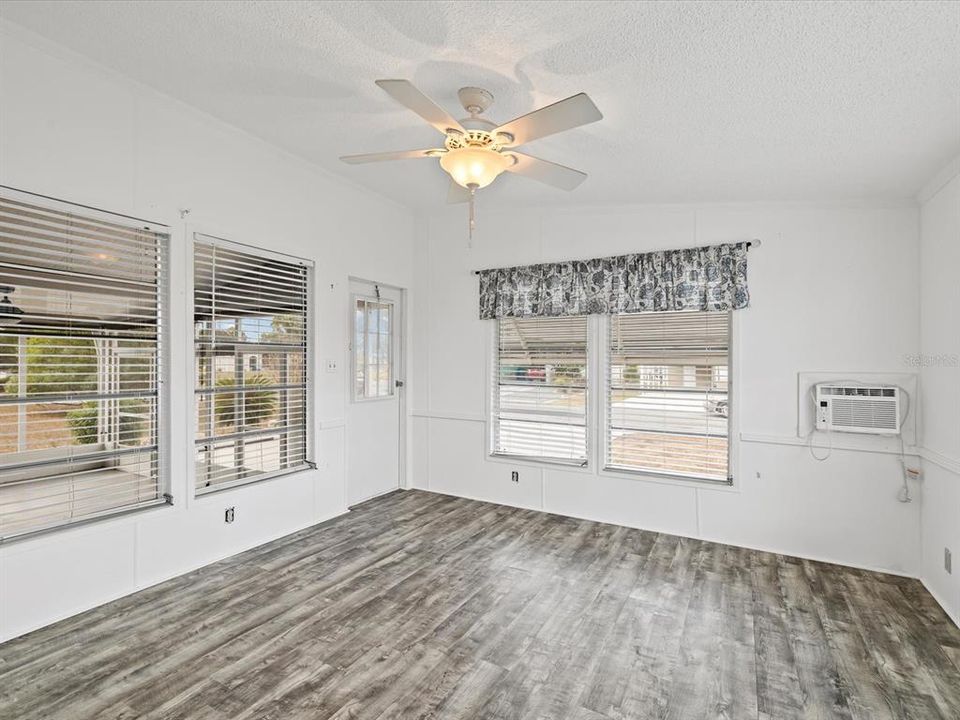 For Sale: $188,000 (2 beds, 2 baths, 1156 Square Feet)