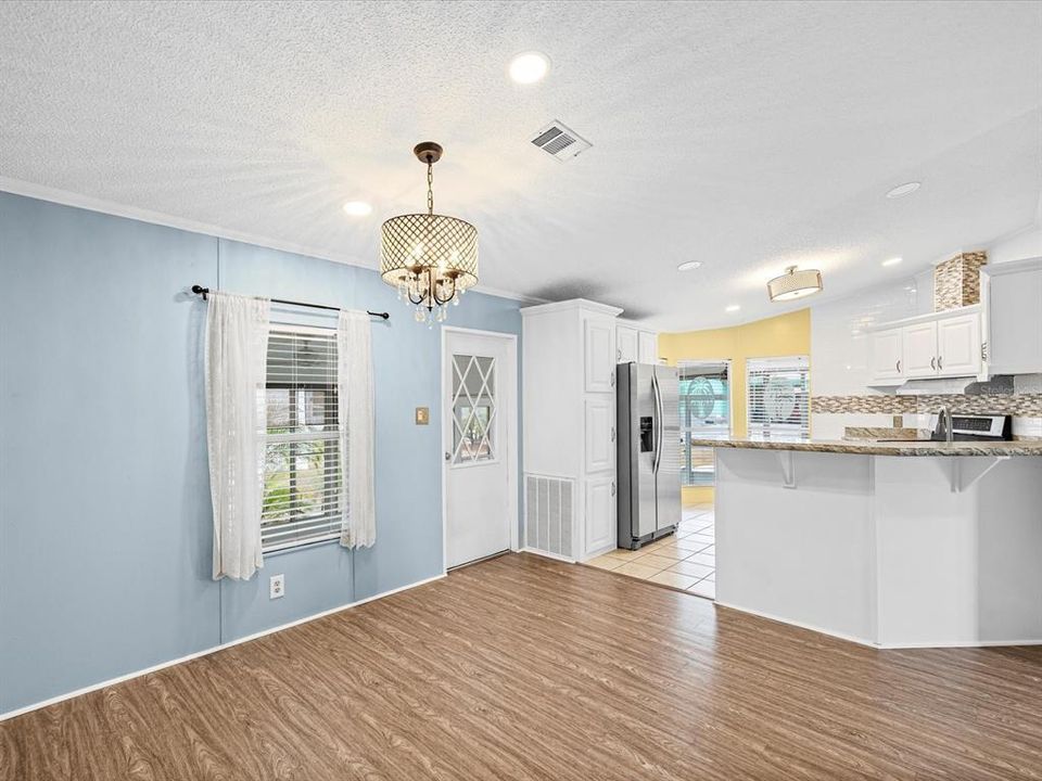 For Sale: $188,000 (2 beds, 2 baths, 1156 Square Feet)