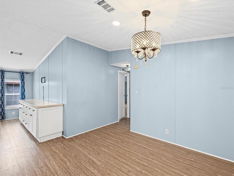 For Sale: $188,000 (2 beds, 2 baths, 1156 Square Feet)