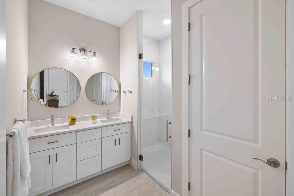 En Venta: $599,000 (4 camas, 3 baños, 1855 Pies cuadrados)