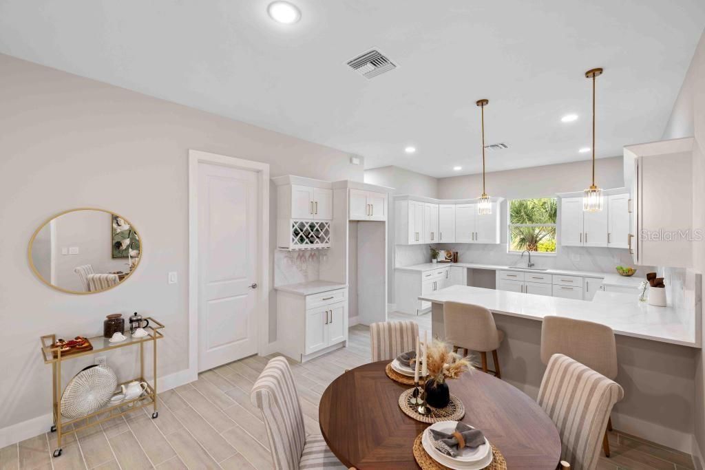 En Venta: $599,000 (4 camas, 3 baños, 1855 Pies cuadrados)