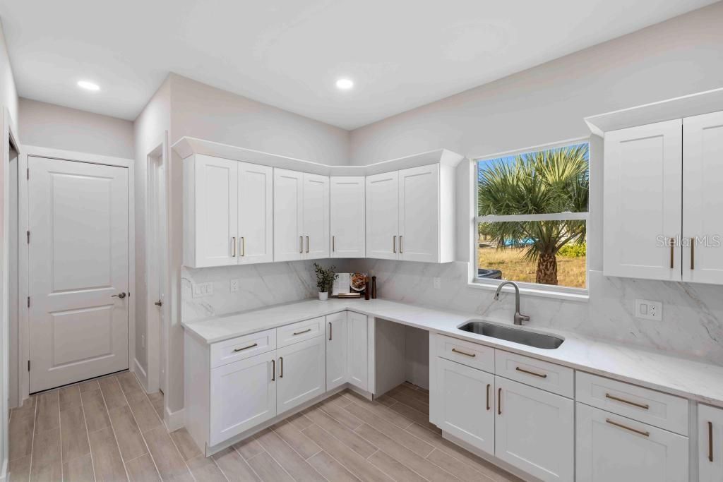 En Venta: $599,000 (4 camas, 3 baños, 1855 Pies cuadrados)