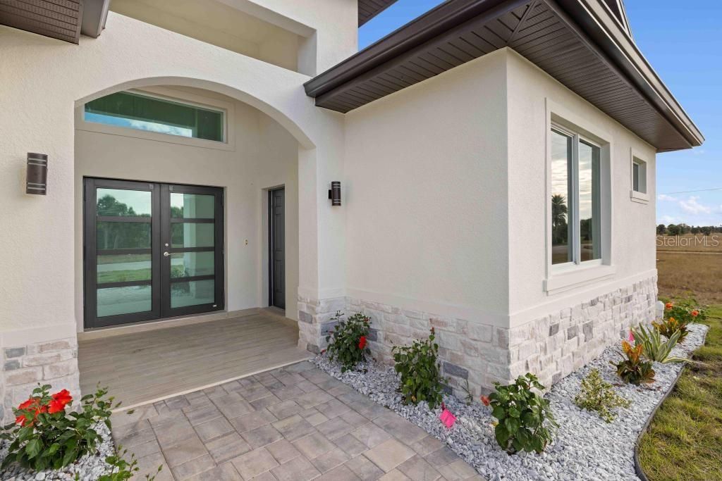 En Venta: $599,000 (4 camas, 3 baños, 1855 Pies cuadrados)