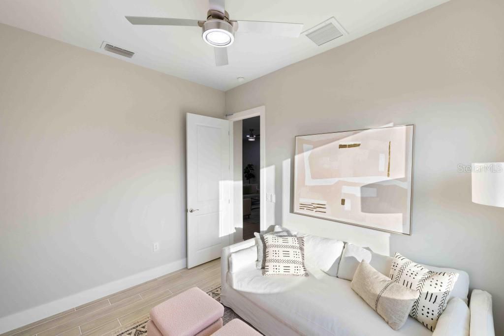 En Venta: $599,000 (4 camas, 3 baños, 1855 Pies cuadrados)