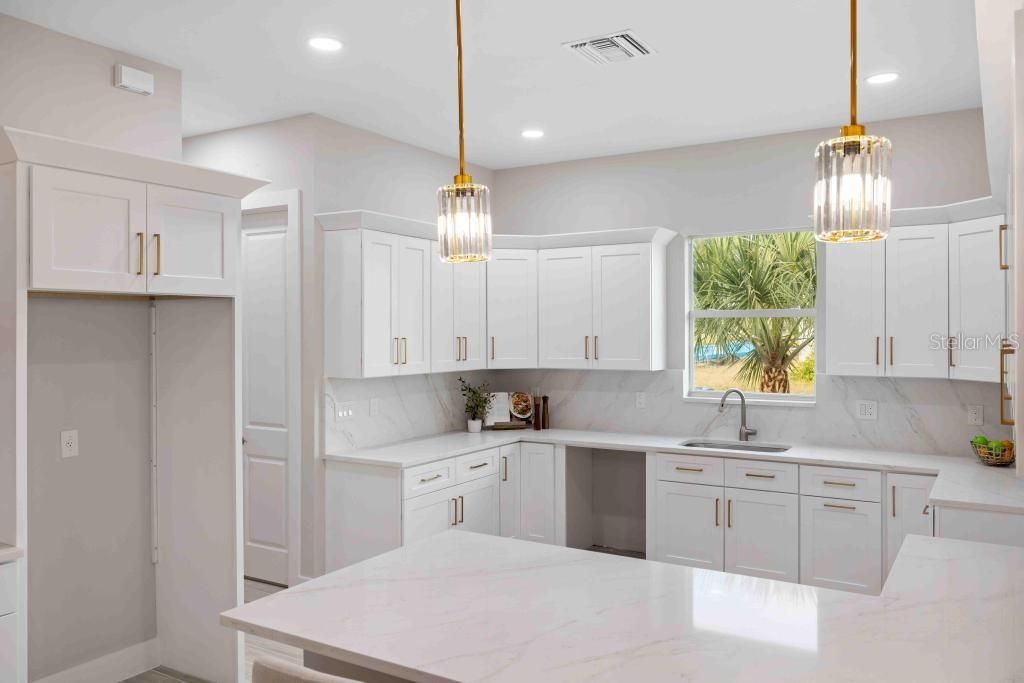 En Venta: $599,000 (4 camas, 3 baños, 1855 Pies cuadrados)