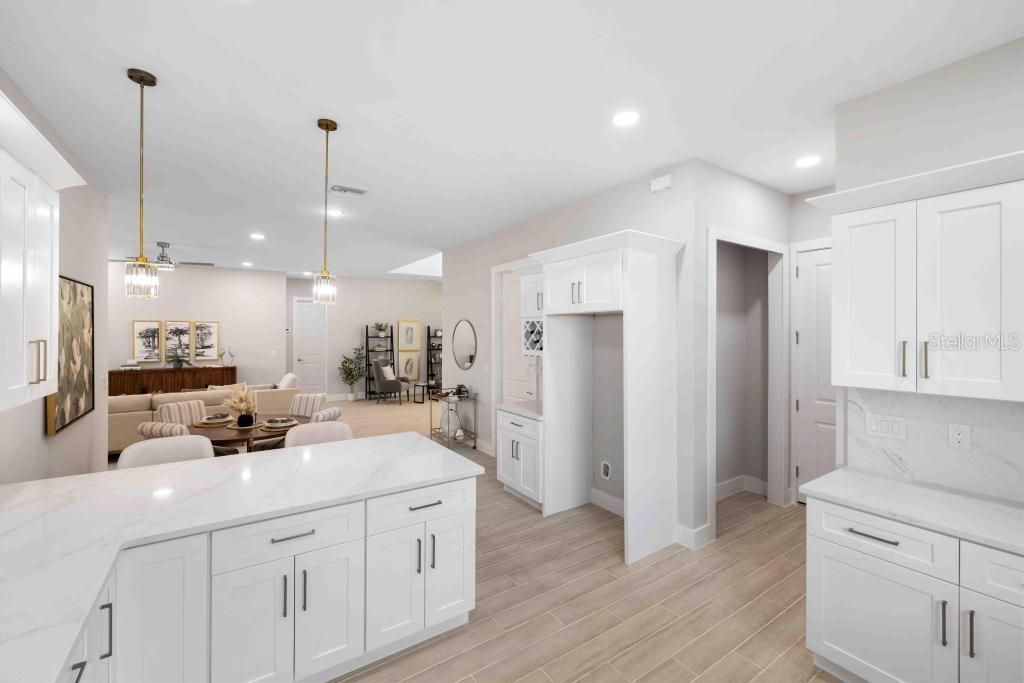 En Venta: $599,000 (4 camas, 3 baños, 1855 Pies cuadrados)