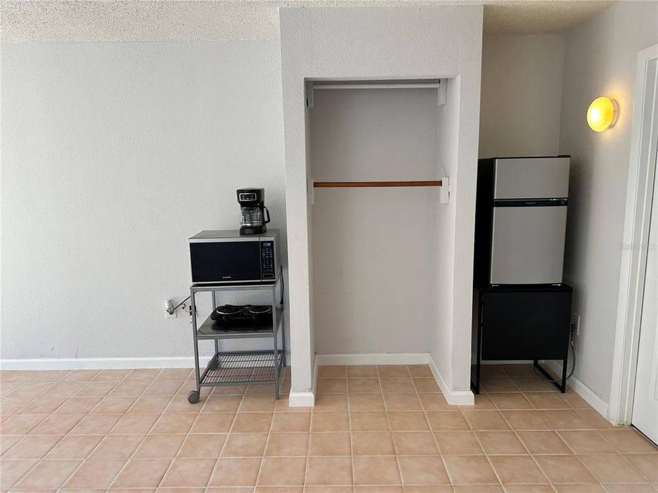 出租: $950 (1 贝兹, 1 浴室, 351 平方英尺)