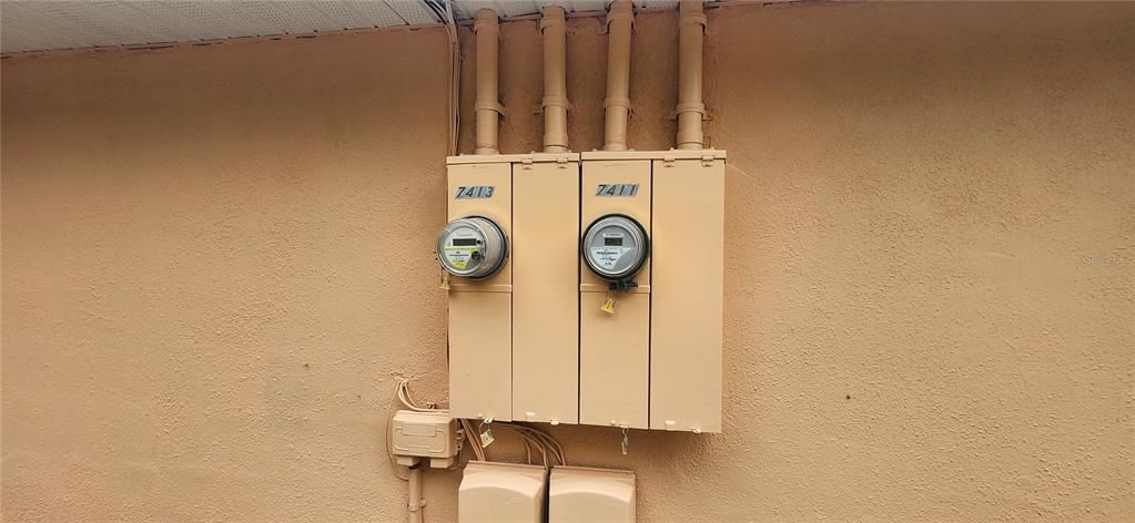 待售: $400,000 (8 贝兹, 0 浴室, 2152 平方英尺)