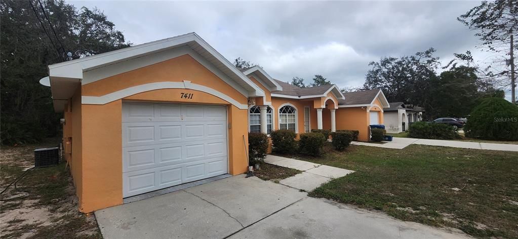 待售: $400,000 (8 贝兹, 0 浴室, 2152 平方英尺)