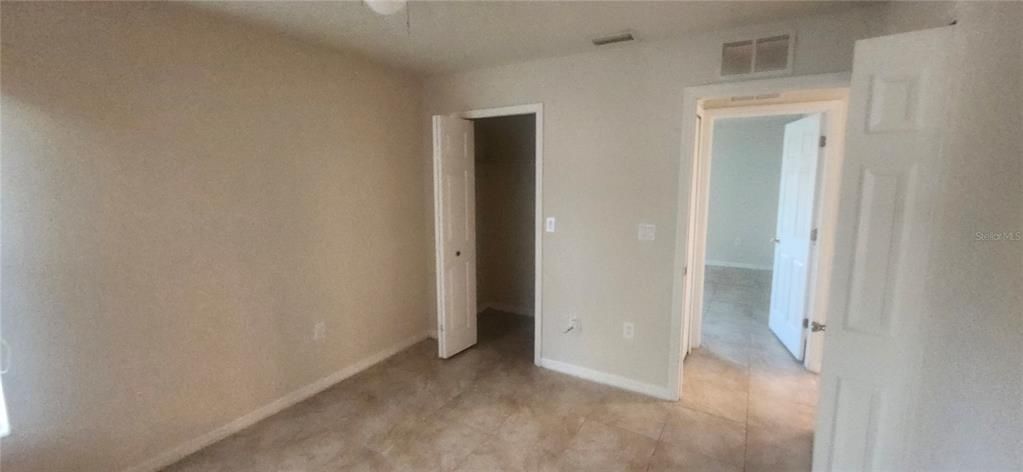 待售: $400,000 (8 贝兹, 0 浴室, 2152 平方英尺)