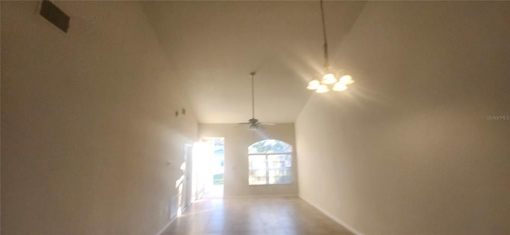 待售: $400,000 (8 贝兹, 0 浴室, 2152 平方英尺)