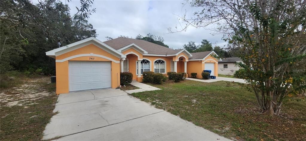 待售: $400,000 (8 贝兹, 0 浴室, 2152 平方英尺)