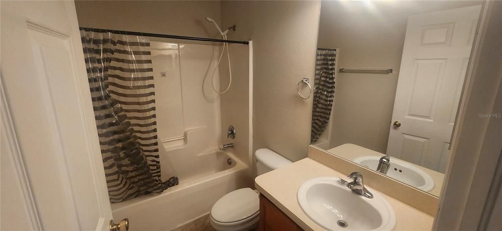 待售: $400,000 (8 贝兹, 0 浴室, 2152 平方英尺)